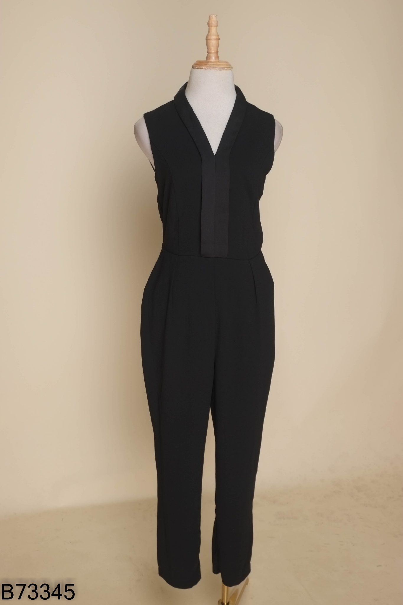 Jumpsuits sát nách đen trơn