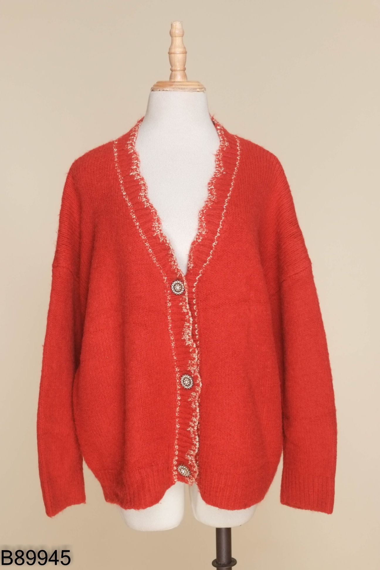 Cardigan đỏ cúc bạc