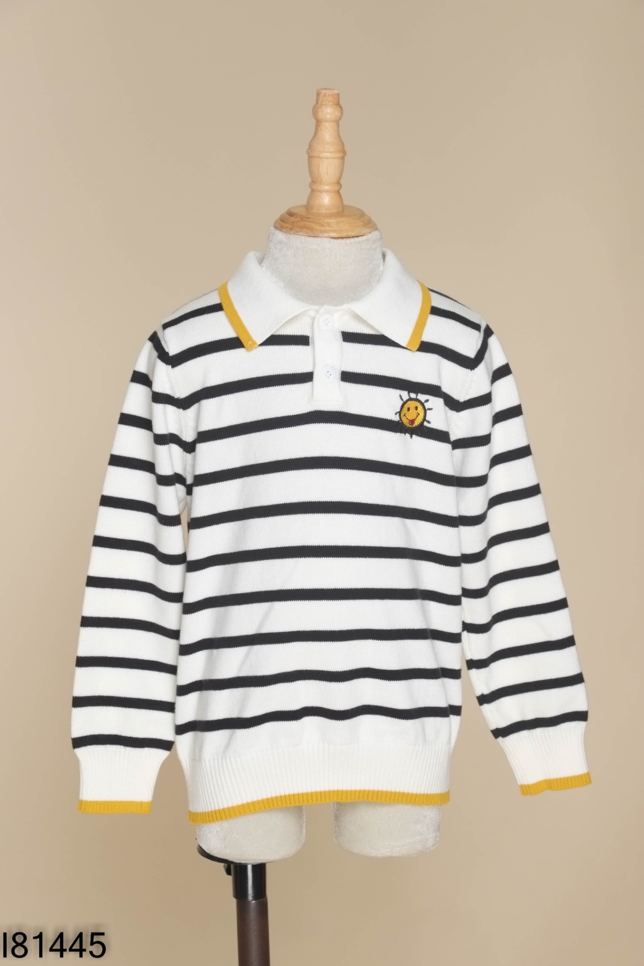 Áo len WAPYPY trắng trắng phối đen