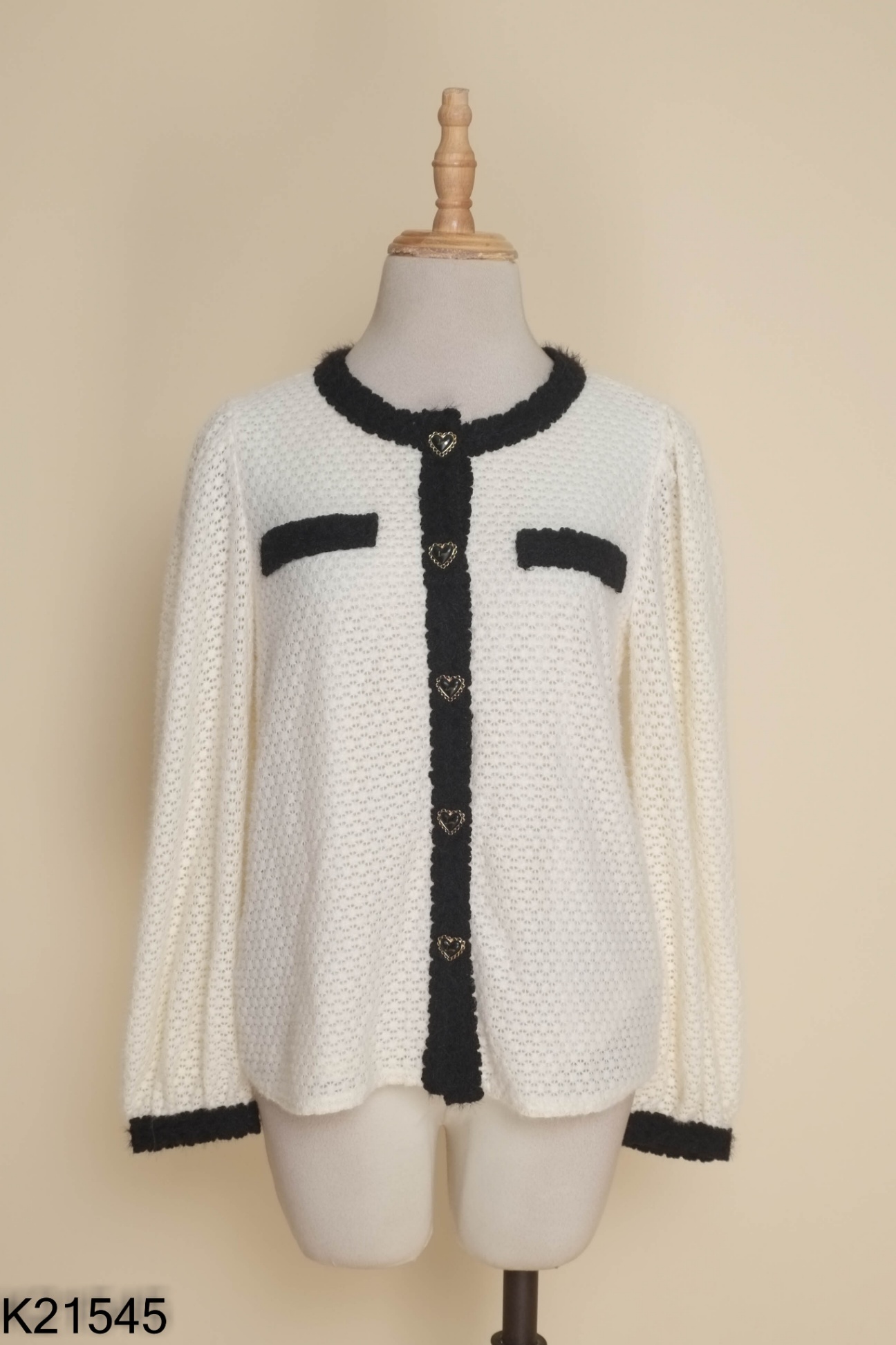 Áo len be viền đen