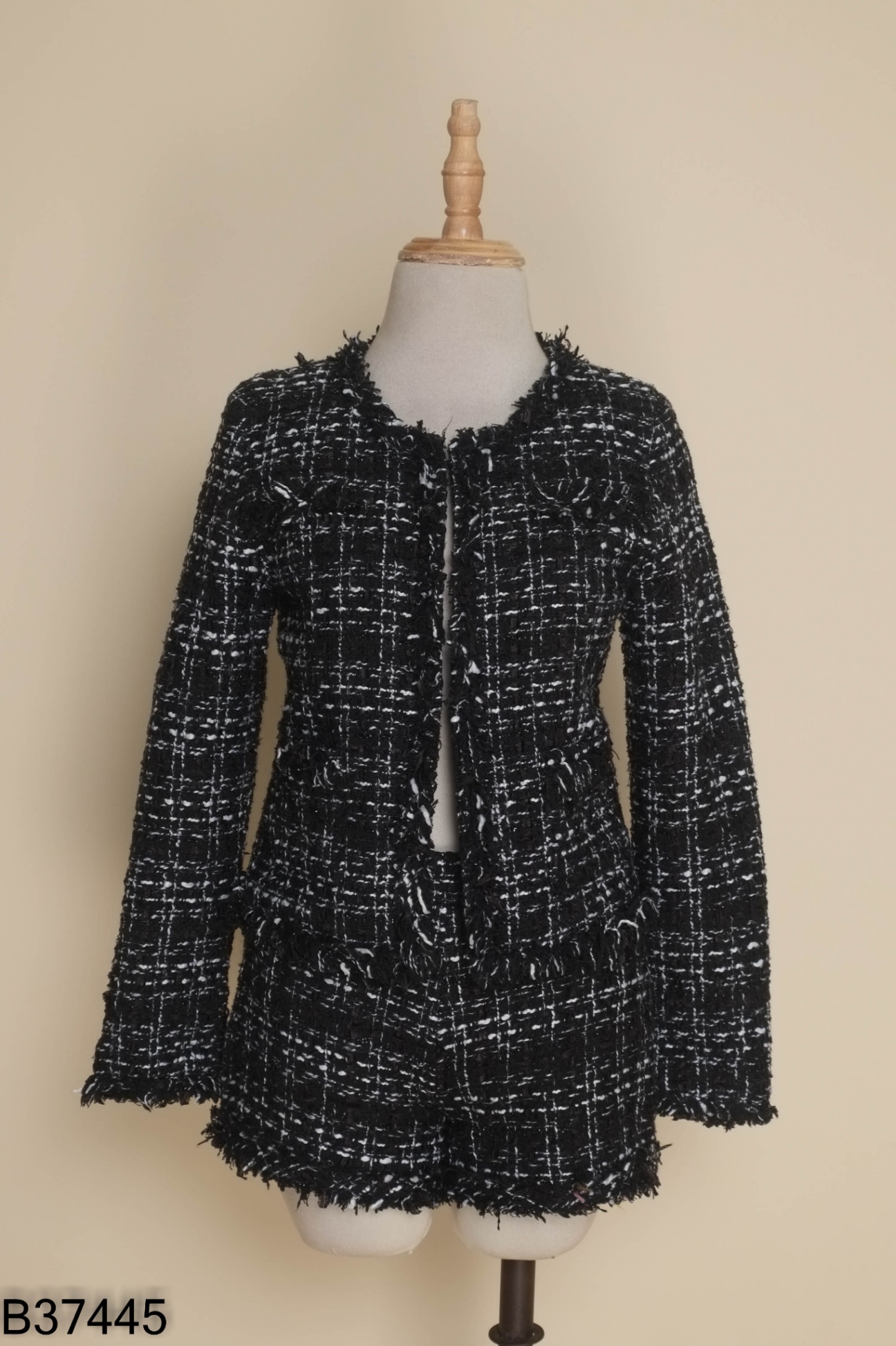 Set Áo dạ đen trắng + quần shorts