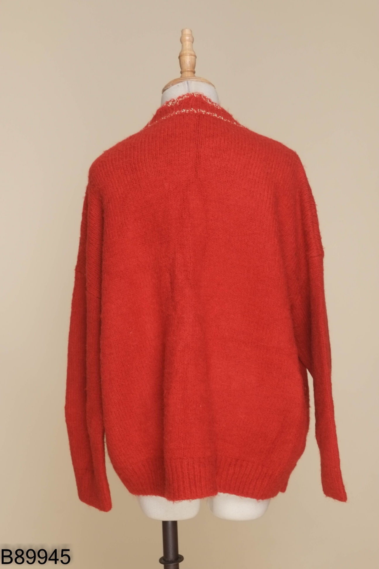 Cardigan đỏ cúc bạc