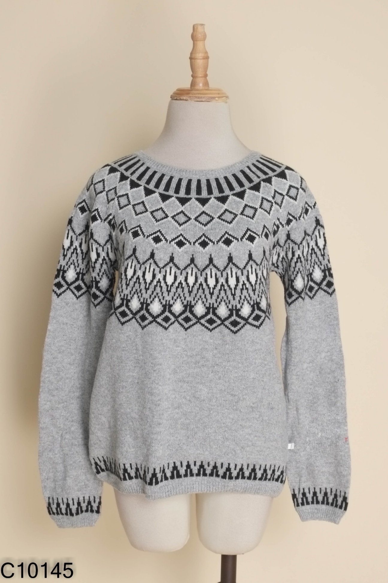 Áo len L.O.G.G xám họa tiết