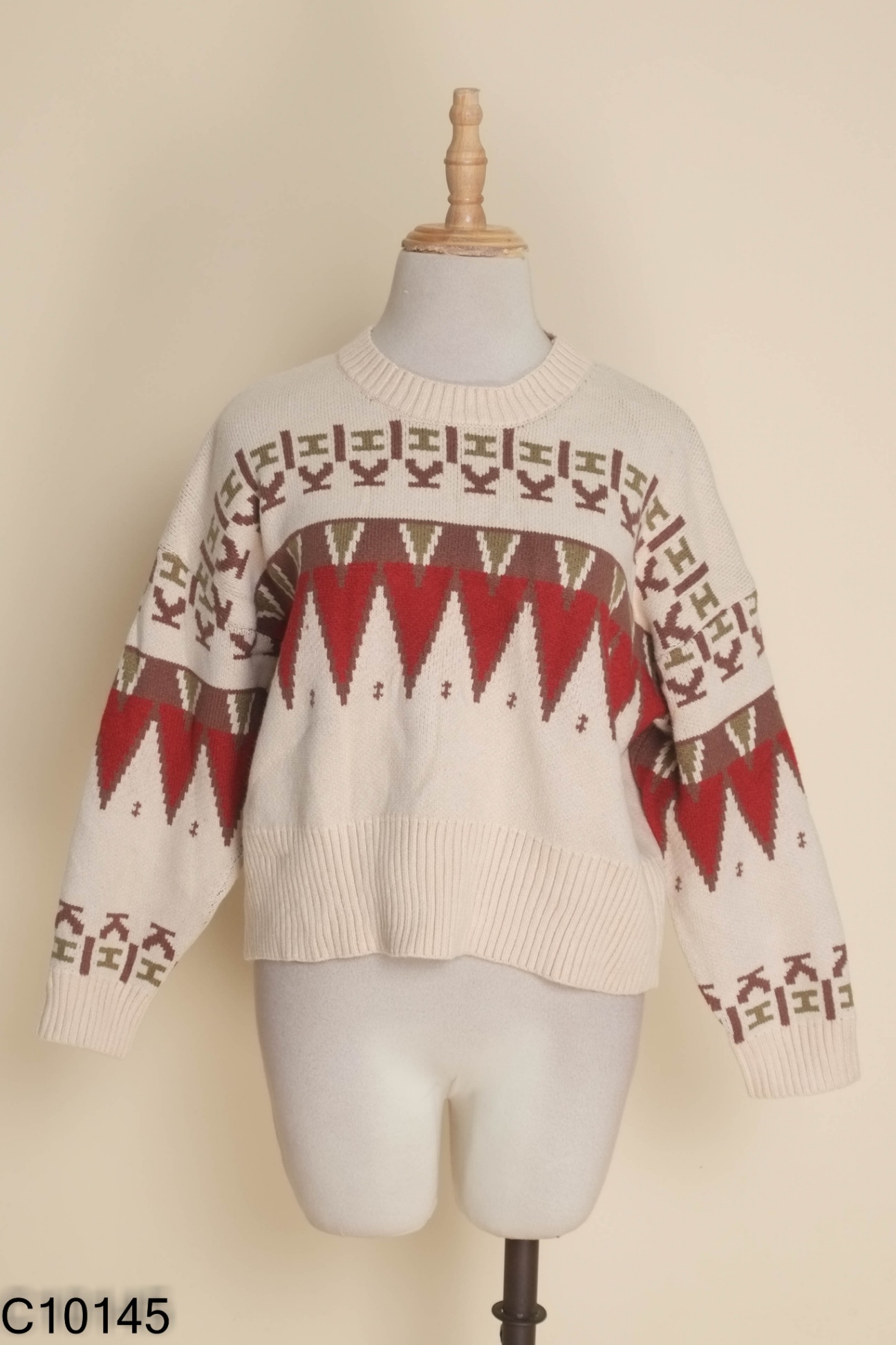 Áo len nâu họa tiết