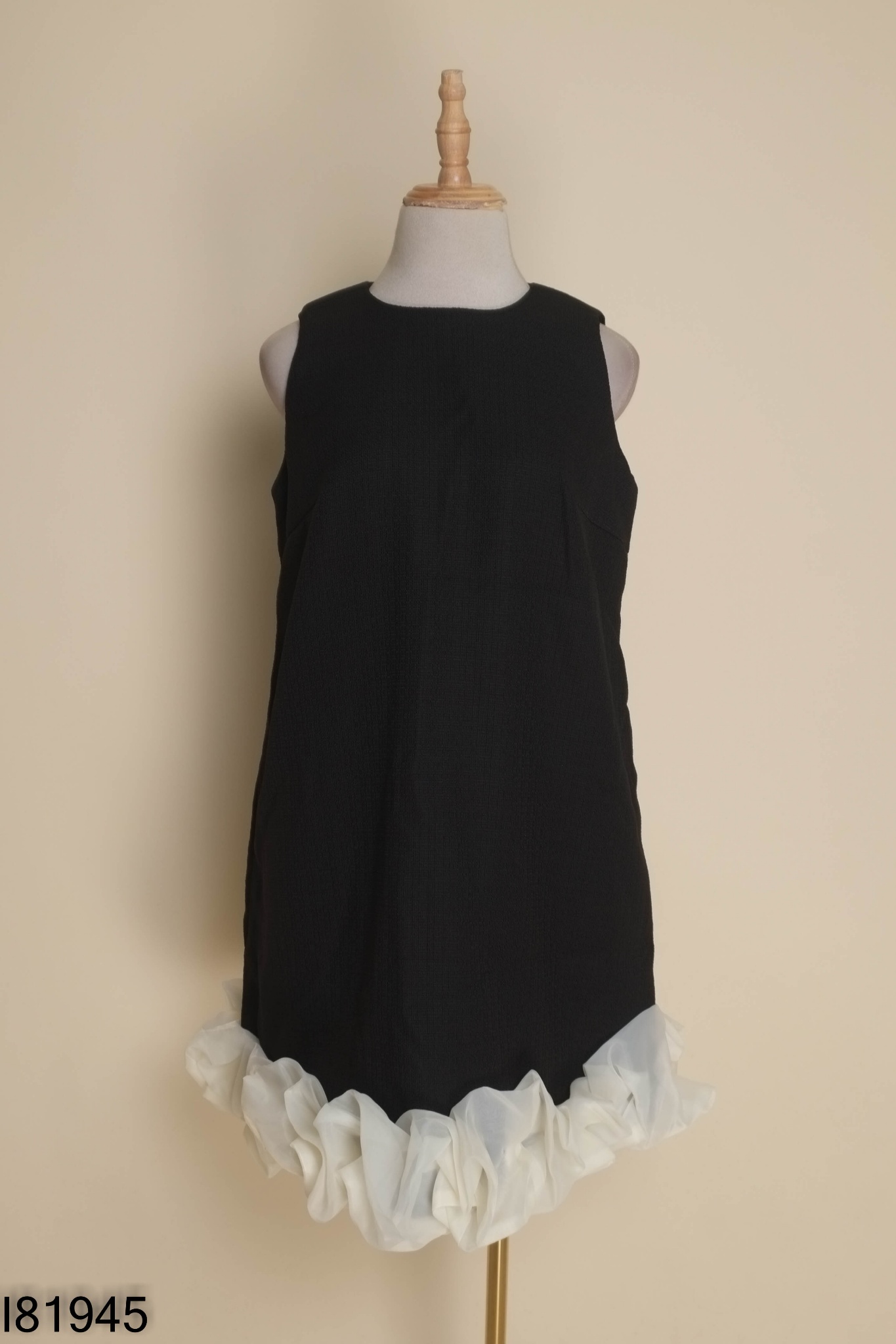 NEWTAG Váy dạ đen phối đuôi lưới