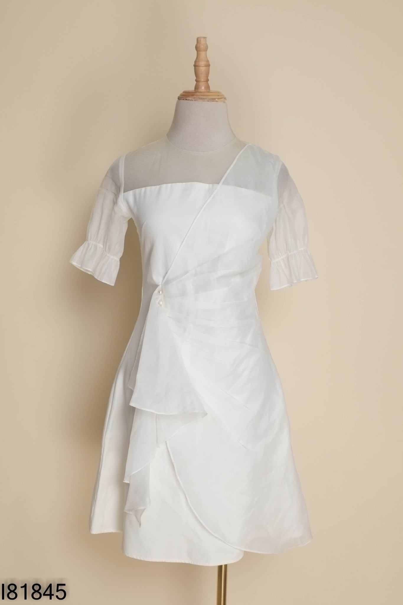 Váy trắng phối lưới tinh tế