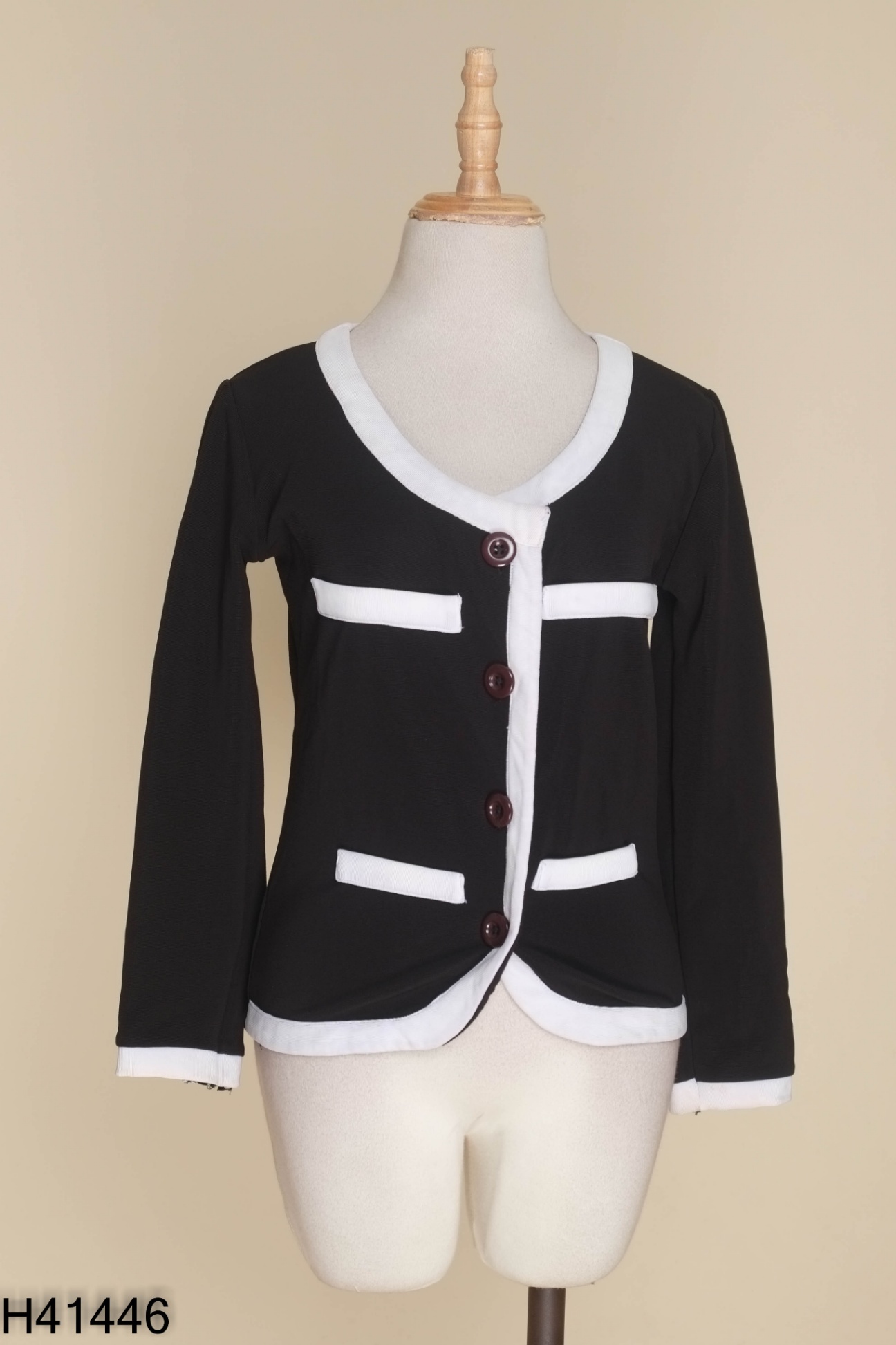 Áo khoác lửng đen phối trắng