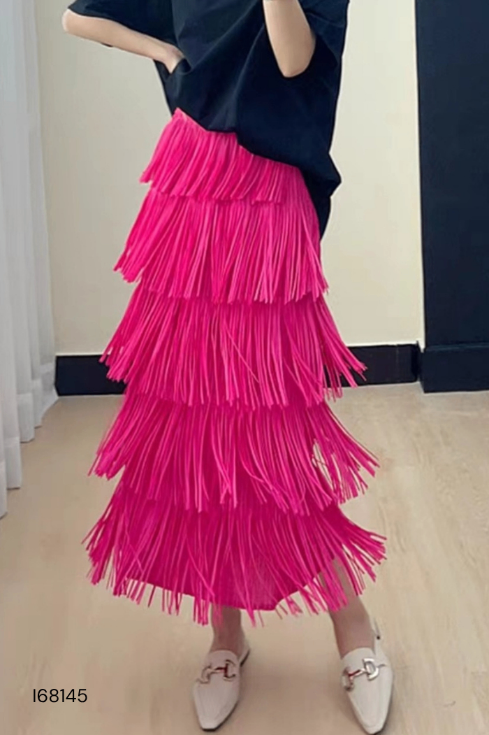Chân váy hồng tua rua