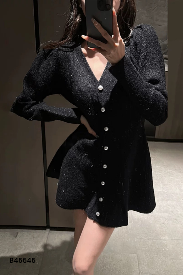 Váy len đen cài cúc