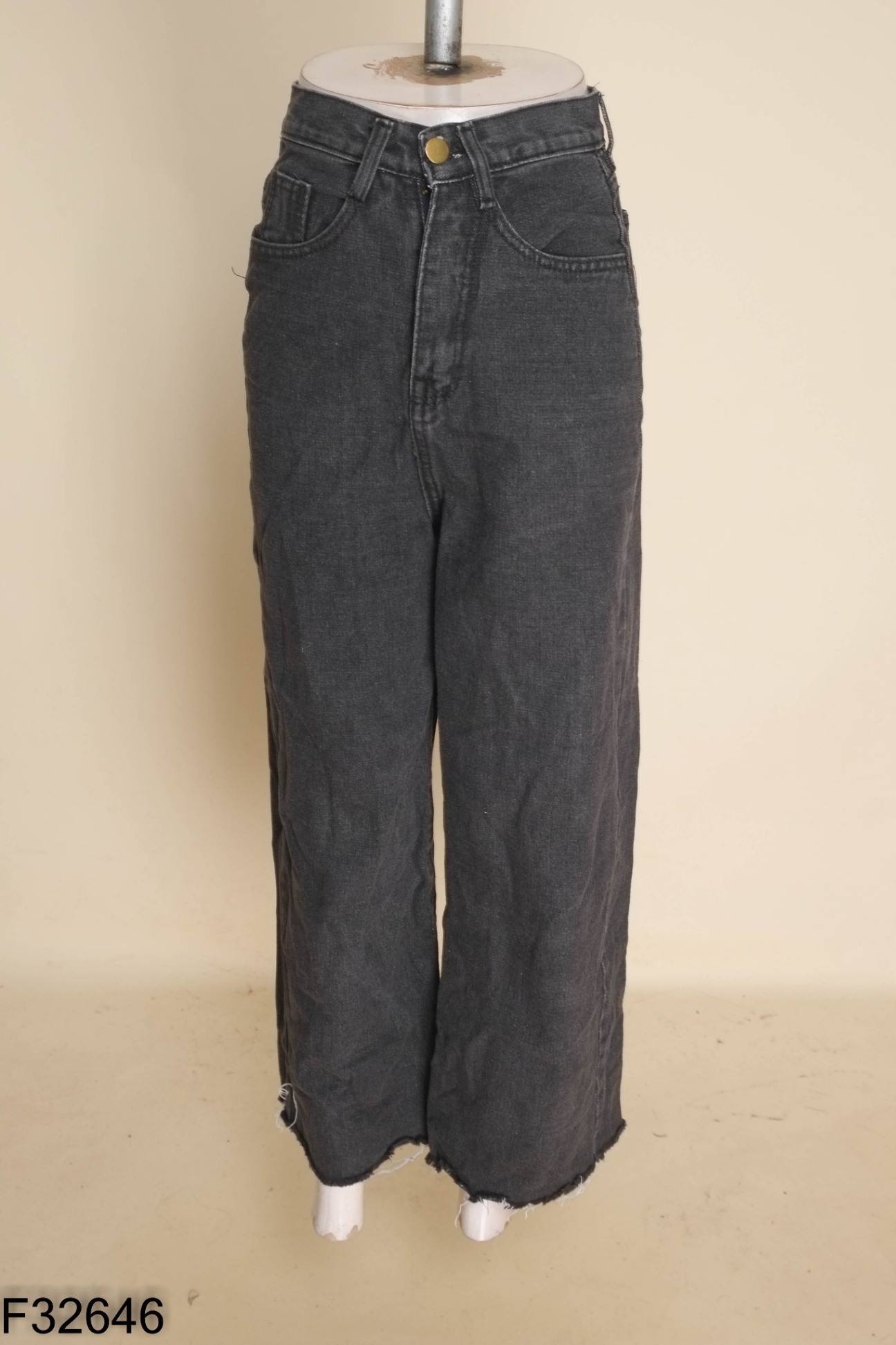 Quần jean xám ống suông