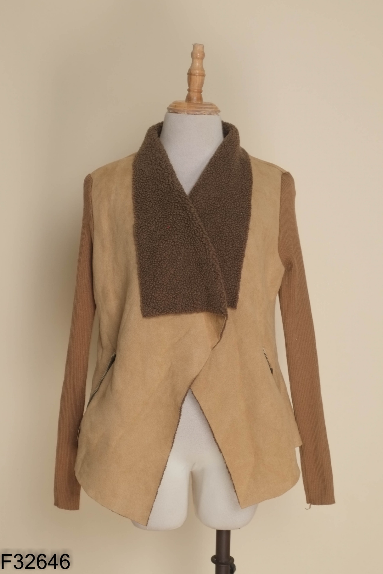 Áo khoác nâu da lộn phối len tay