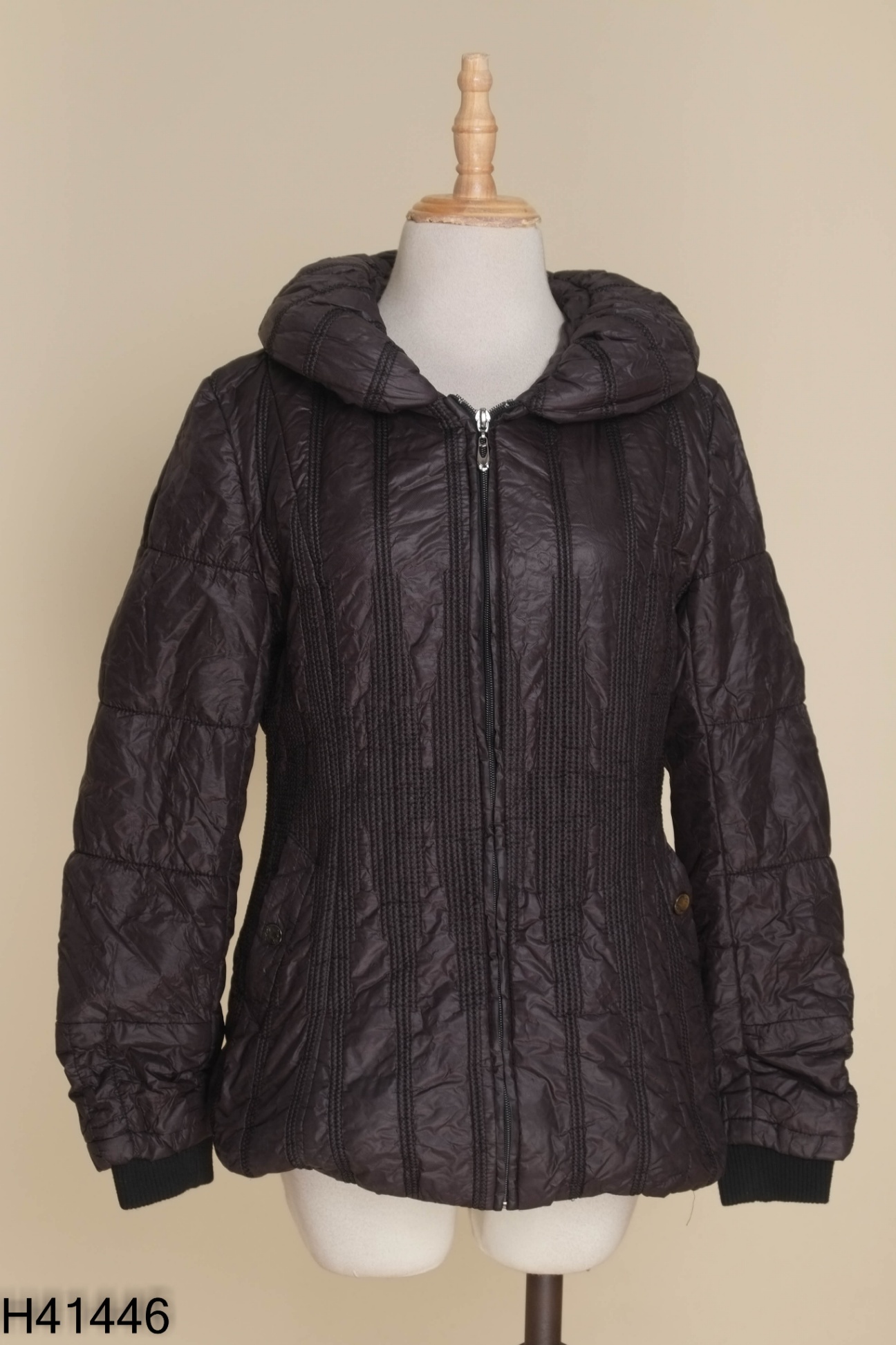 Áo khoác đen lót lông thú