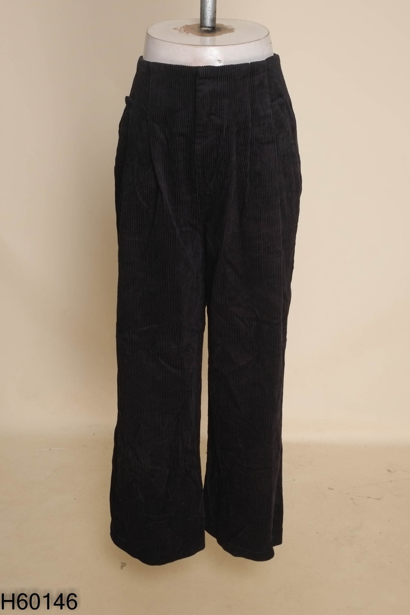 Quần OSHIRI đen nhung tăm