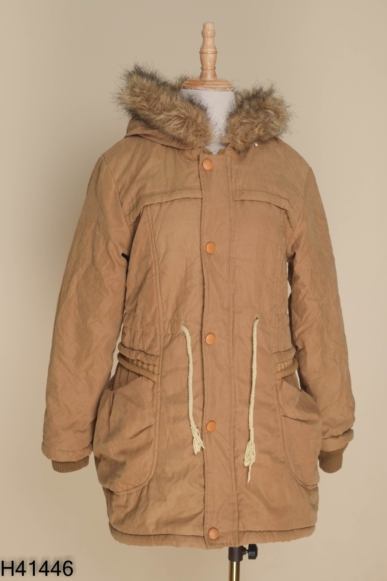 Áo khoác nâu lót lông thú