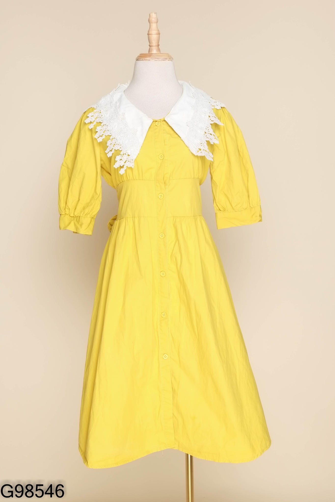 Váy sơ mi vàng phối ren cổ