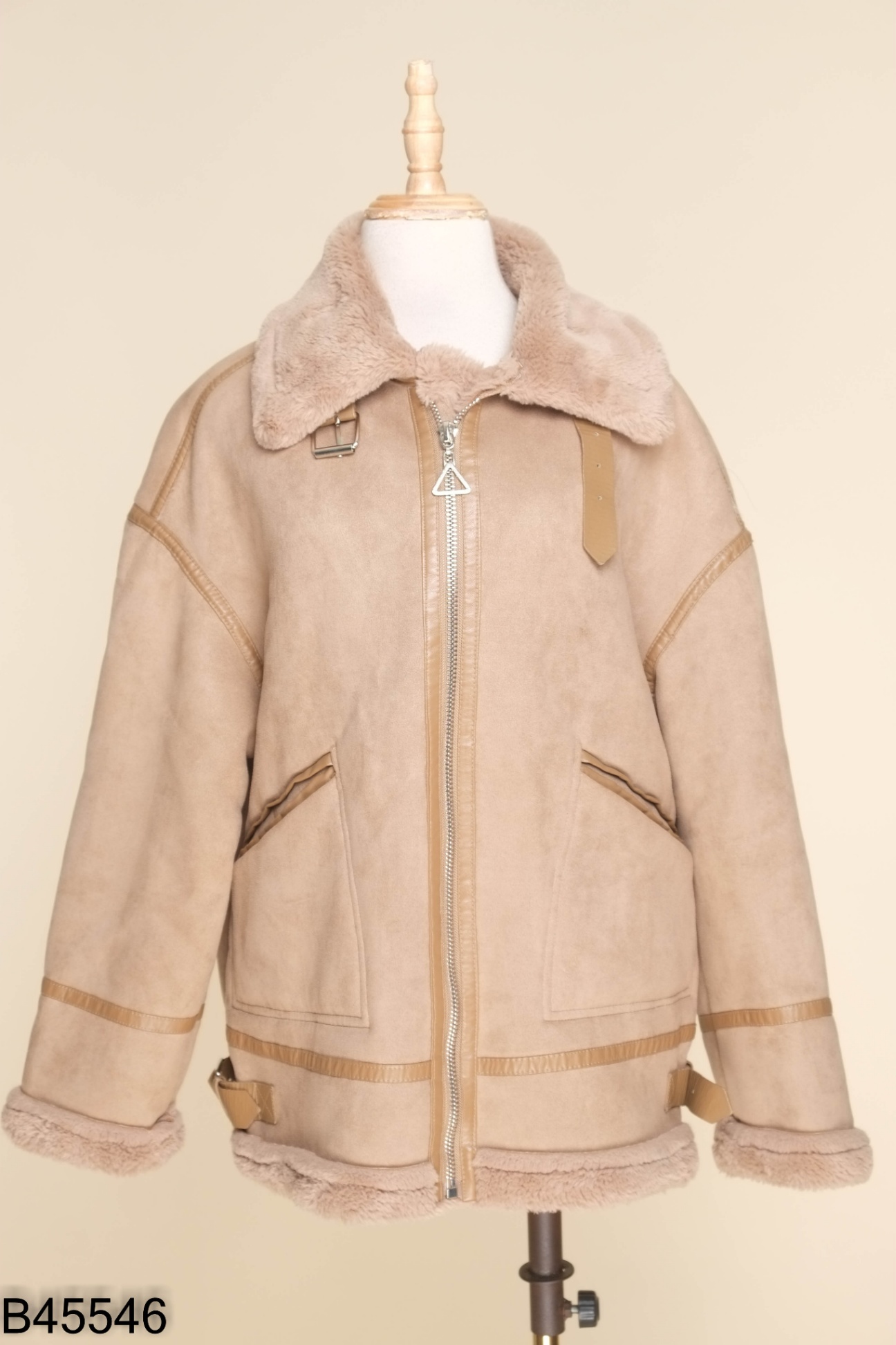 Áo nâu da lộn phối cổ lông