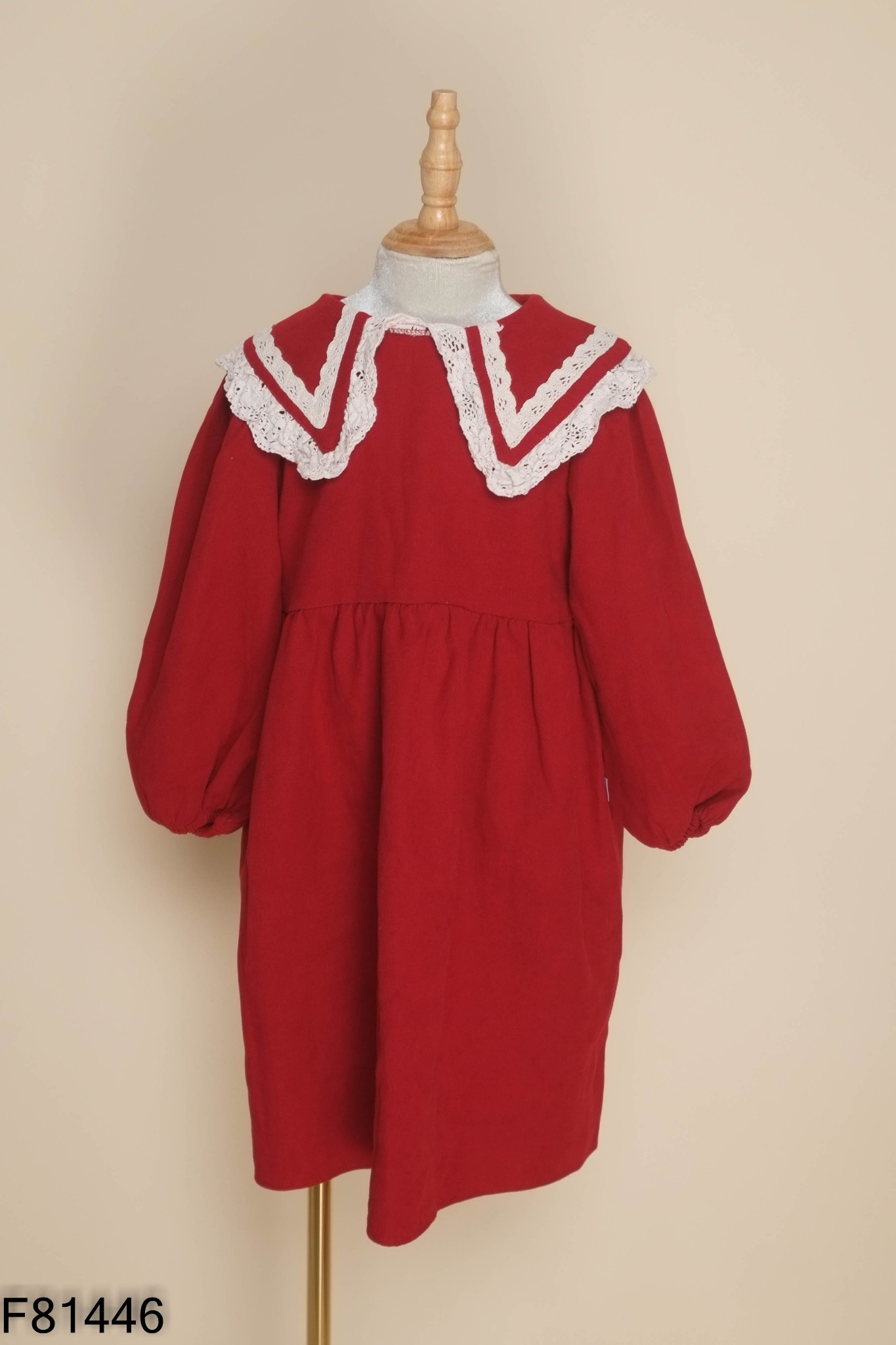 Váy đỏ cổ viền trắng KID