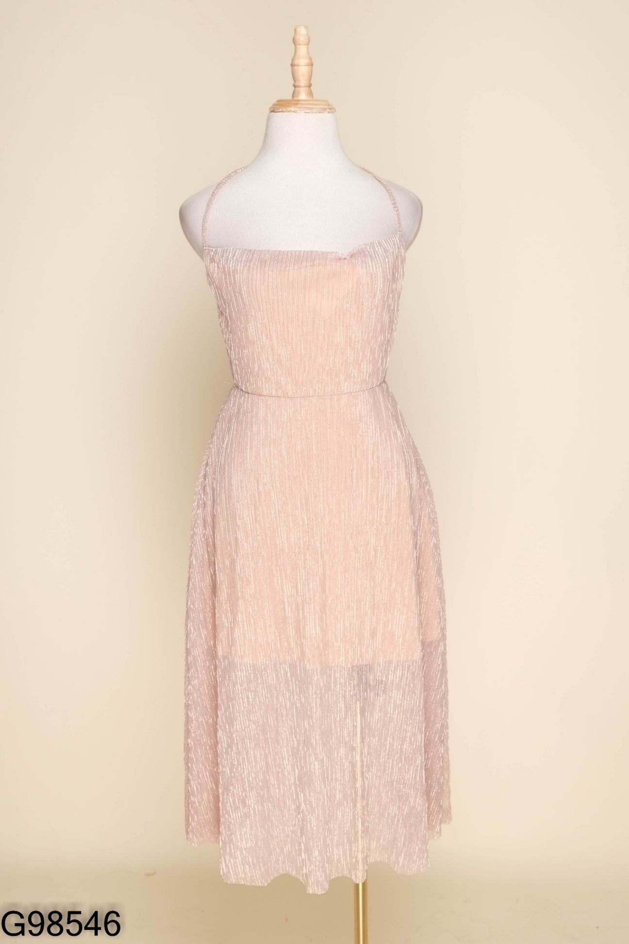 Váy hồng hai dây lấp lánh