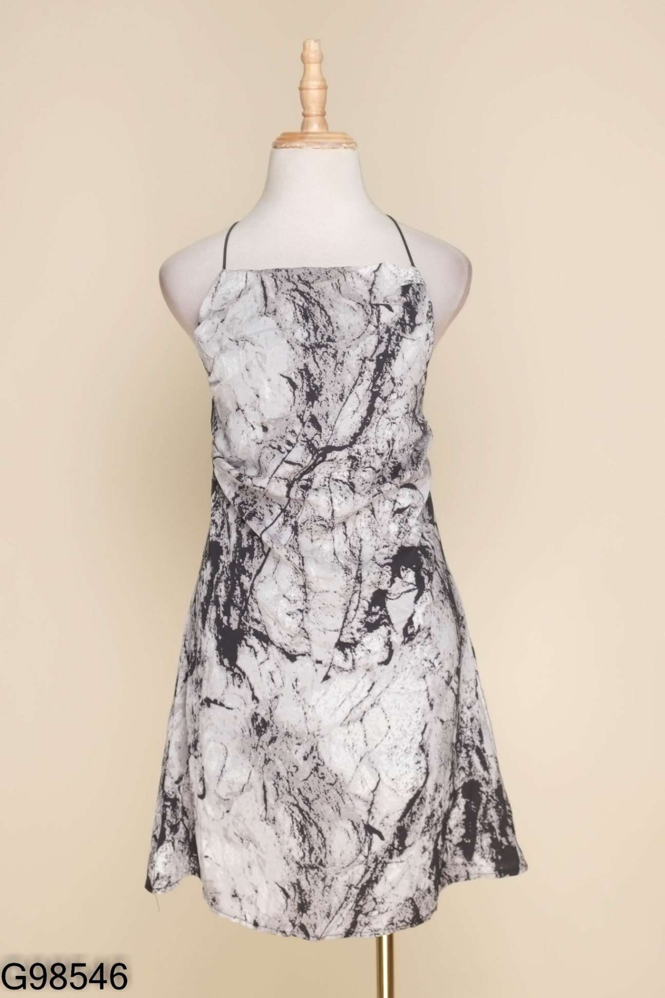 Váy xám yếm ngắn hai dây