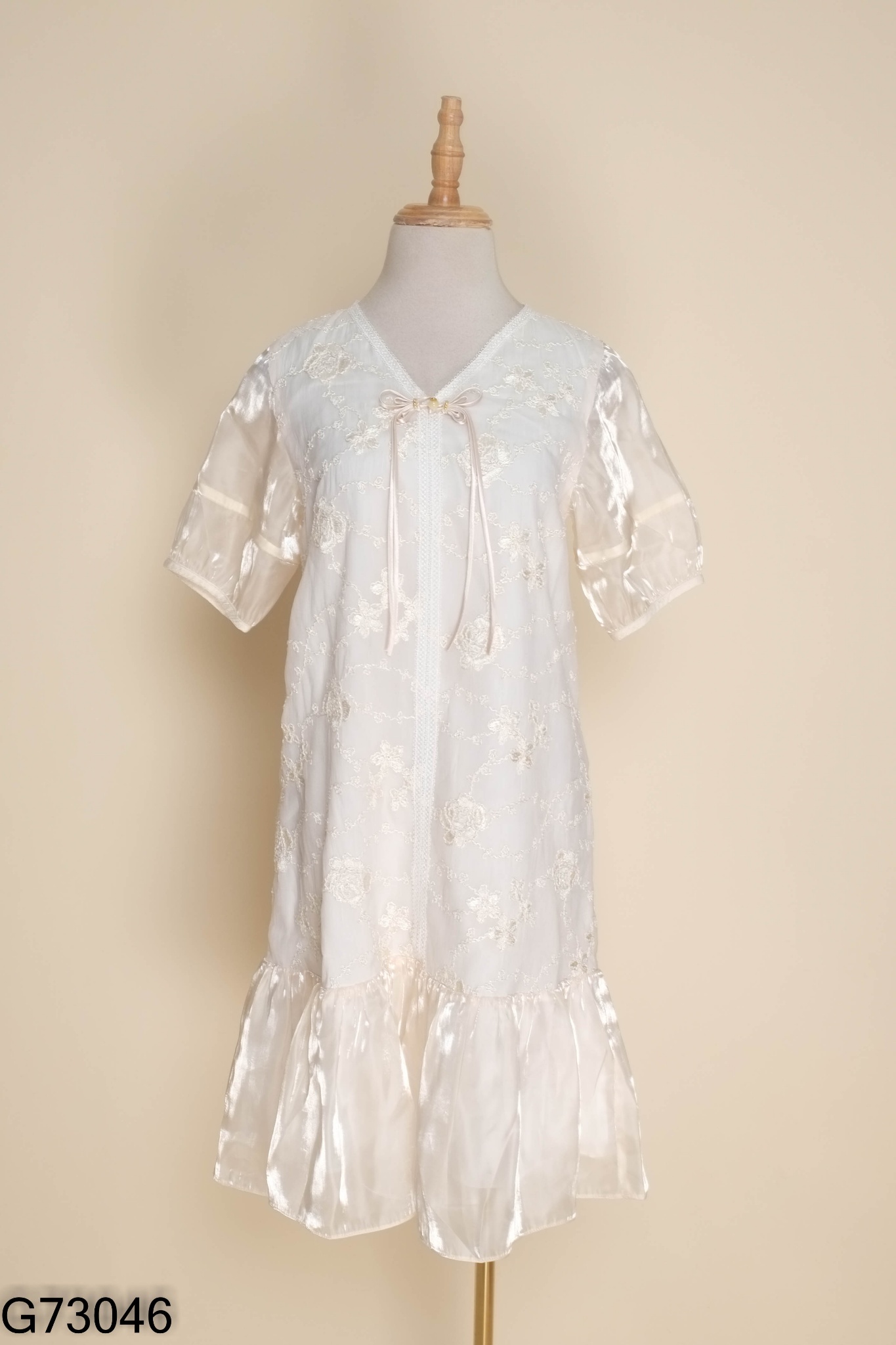 Váy MAYY be cố V thêu hoa