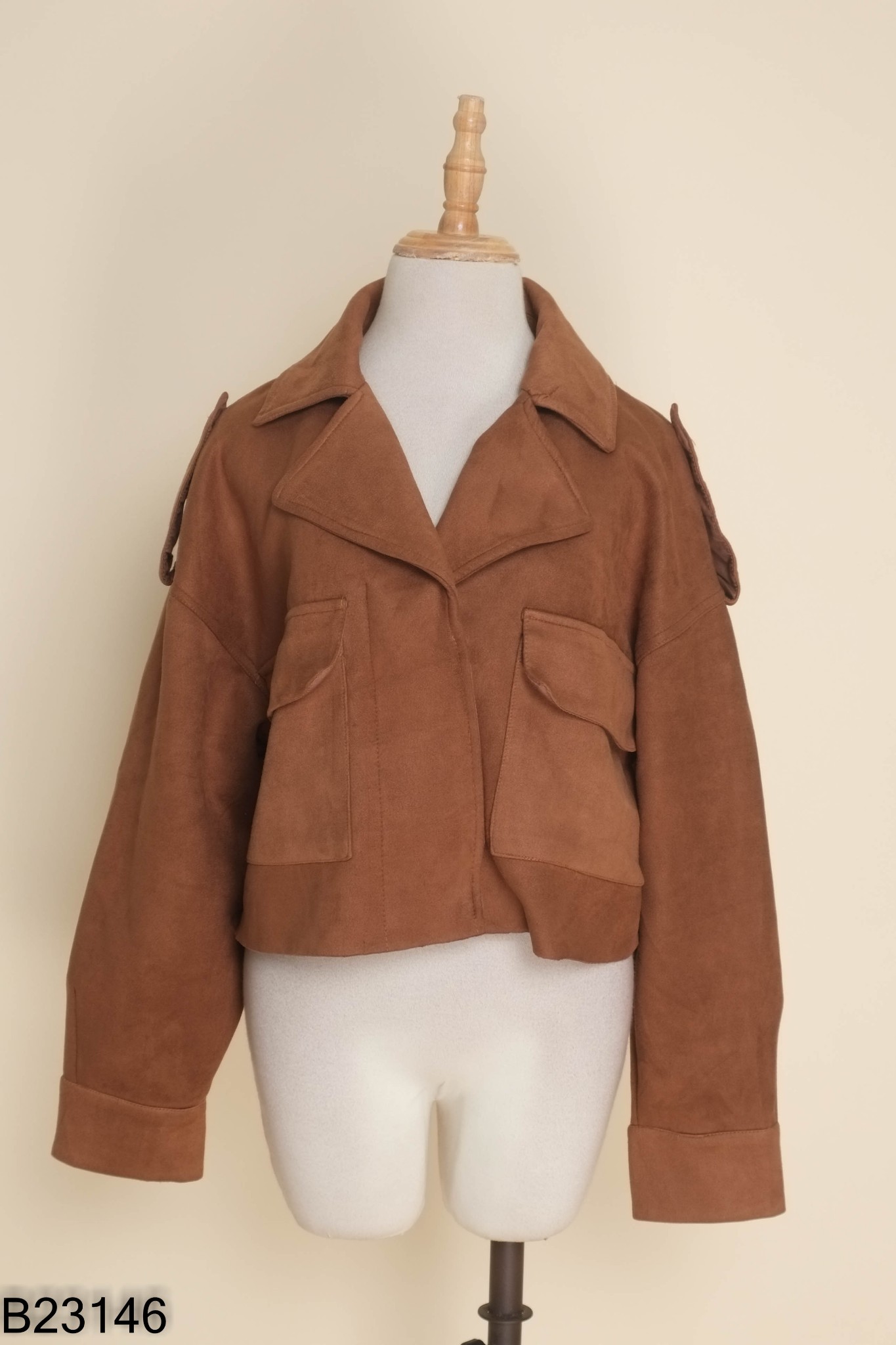 Áo khoác nâu da lộn dáng ngắn