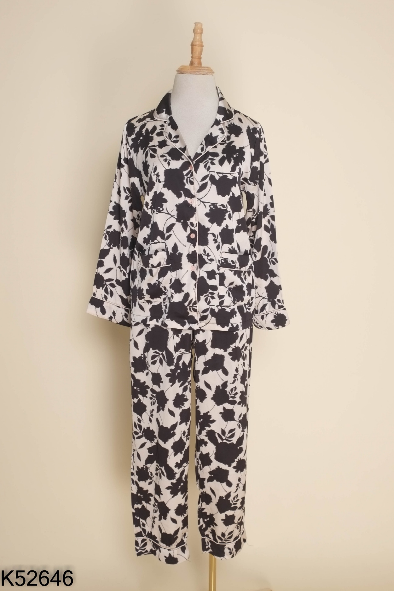 Set áo + quần đen mặc ở nhà