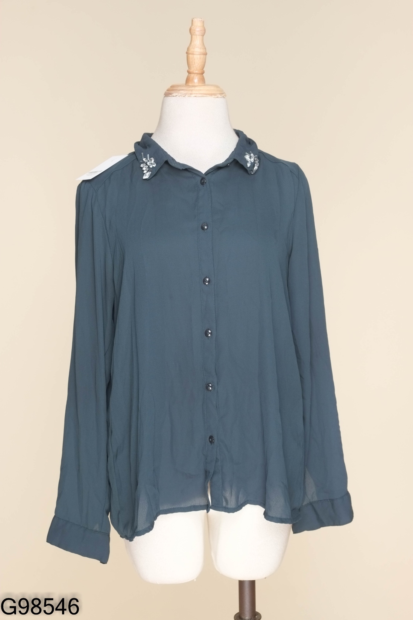 Áo sơ mi xanh cổ đính đá