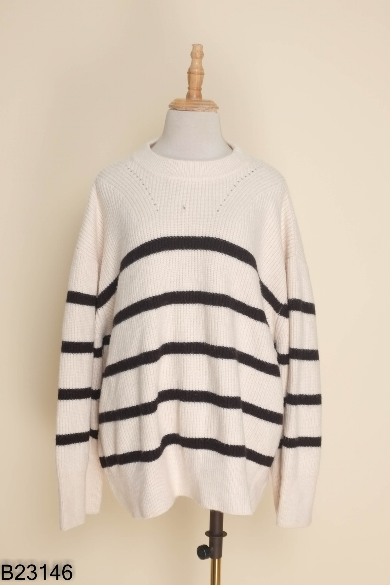 Áo len ZARA be kẻ đen