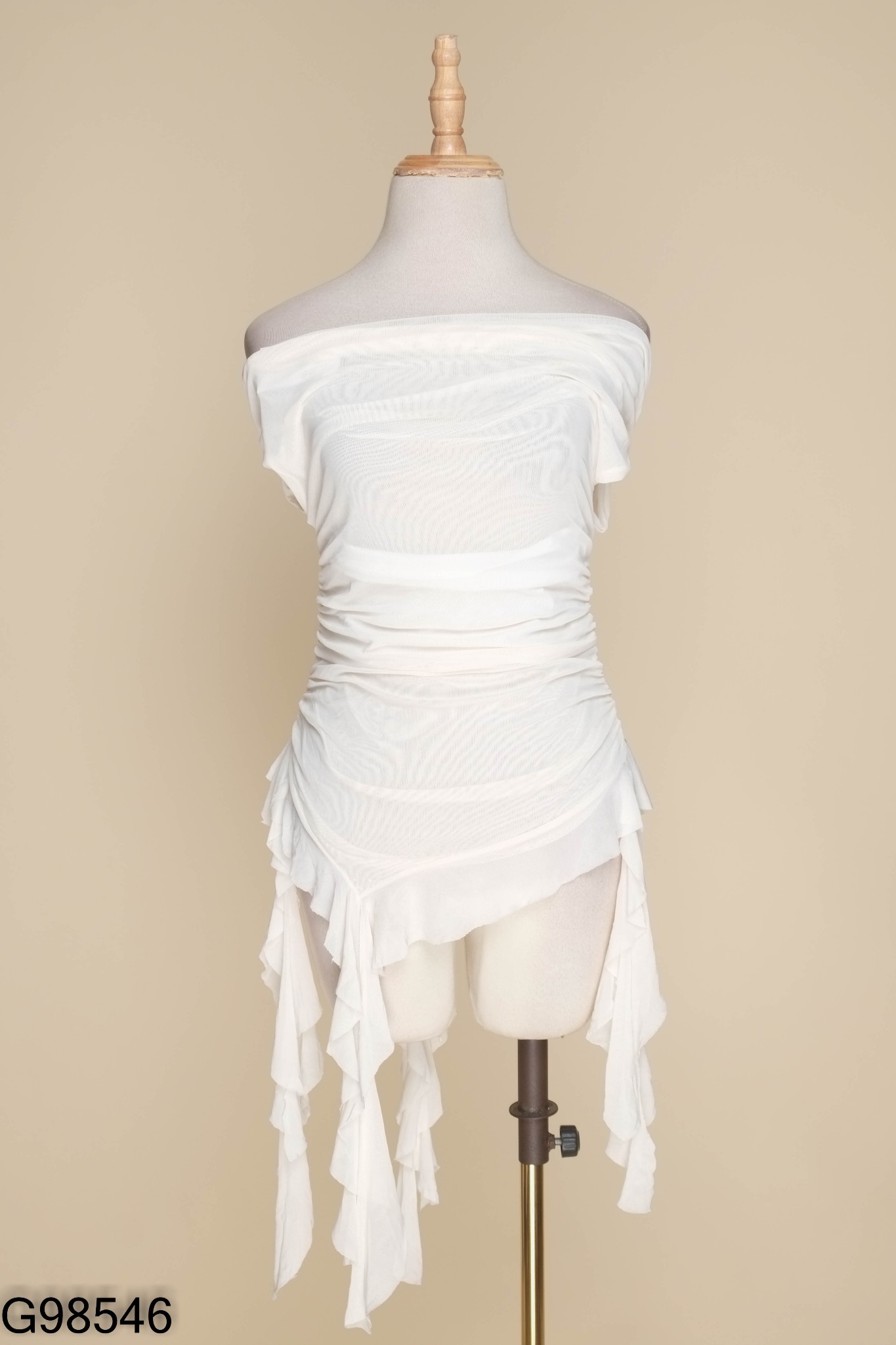 Váy trắng trễ vai