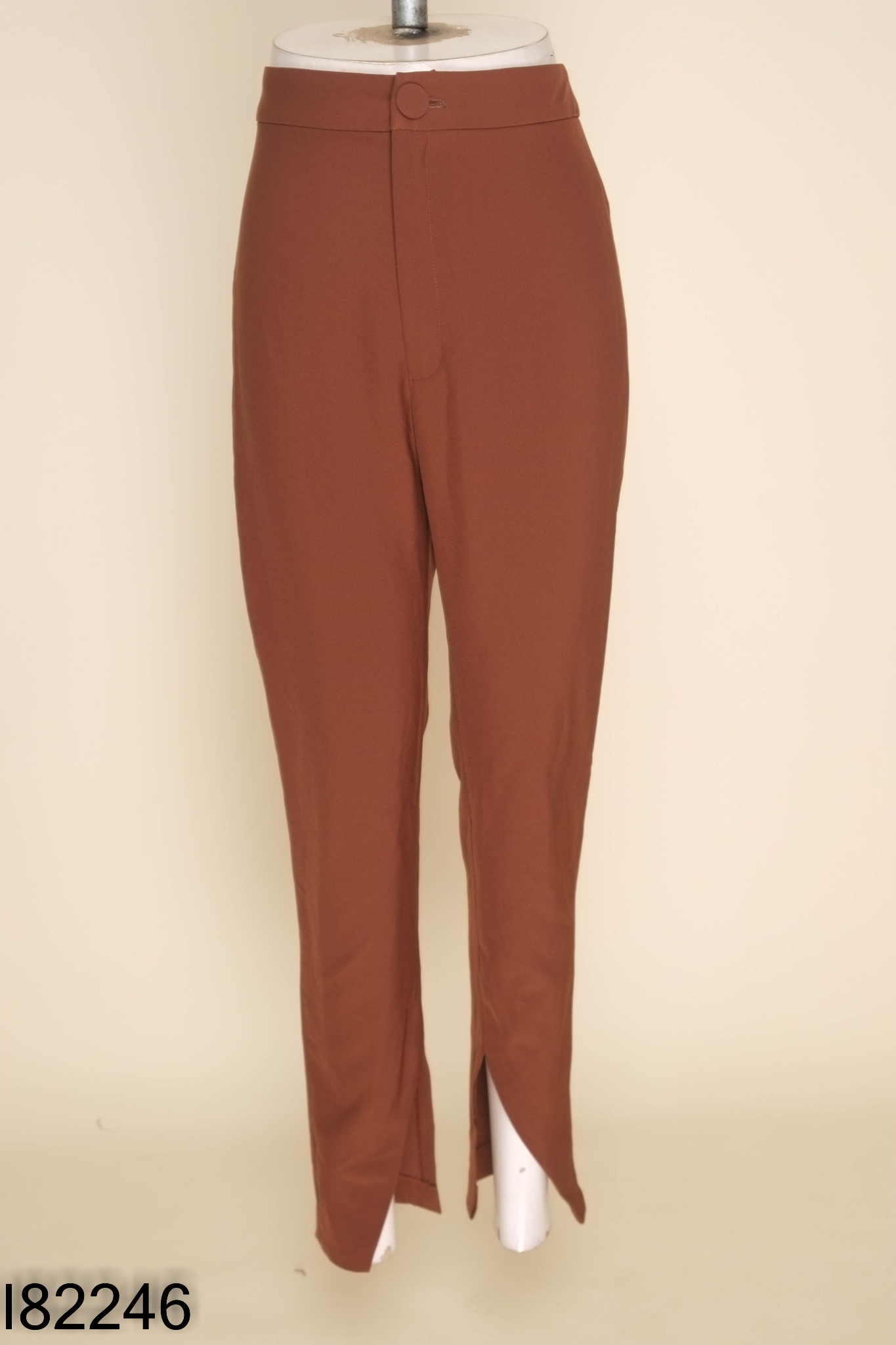 Quần nâu MUST HAVE xẻ gấu