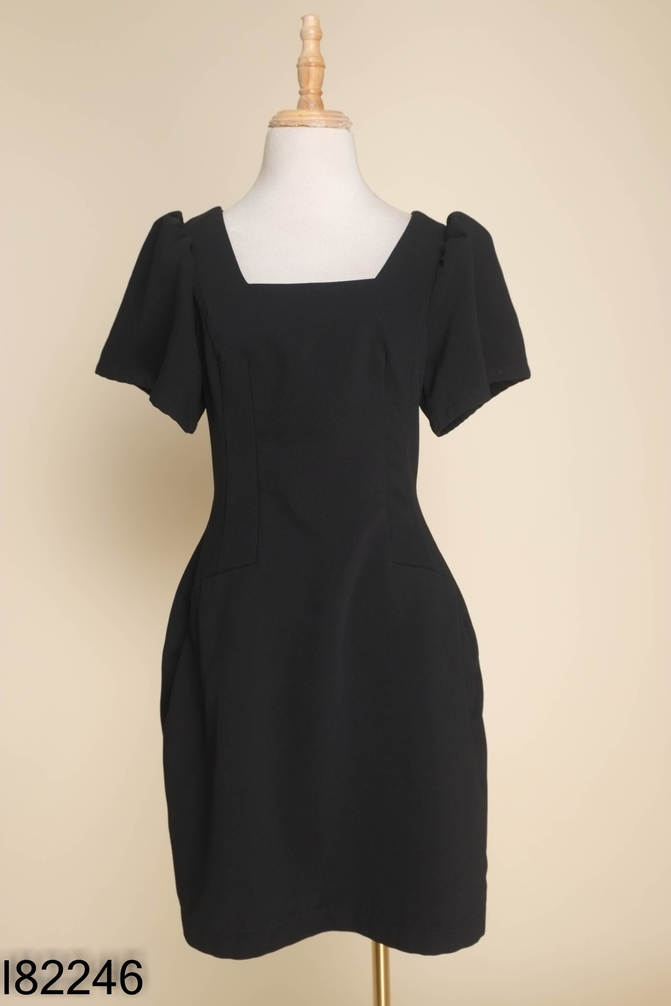 Váy đen TRENDY APPAREL cổ vuông