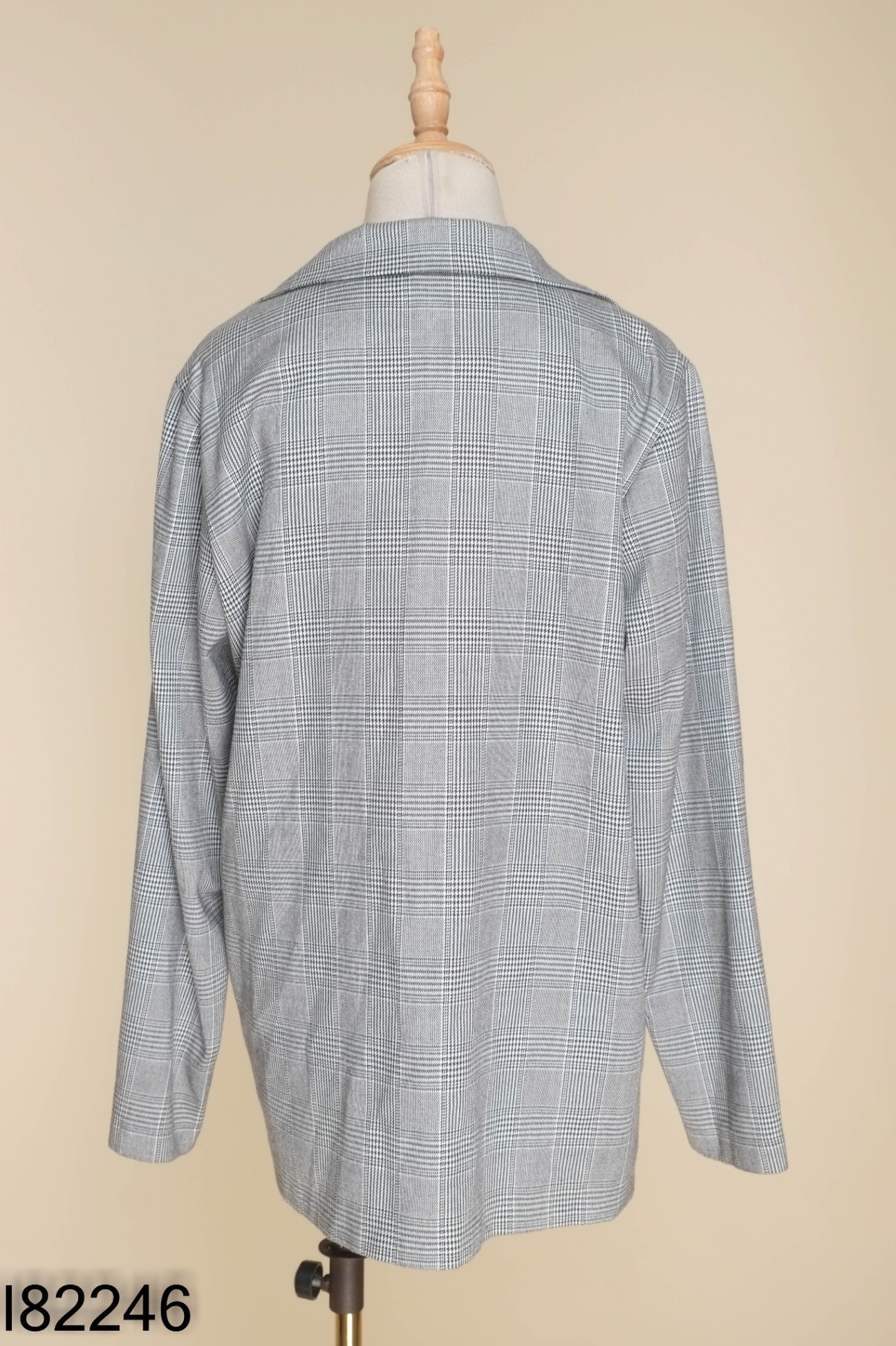 Áo blazer xám kẻ mỏng