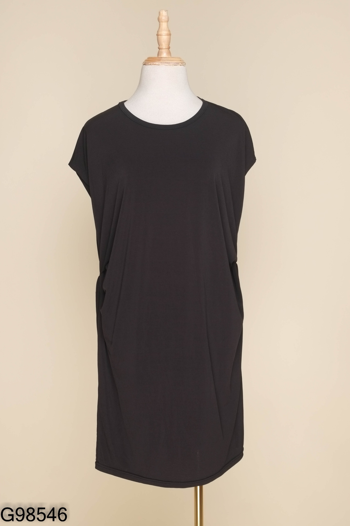 Váy đen tay ngắn