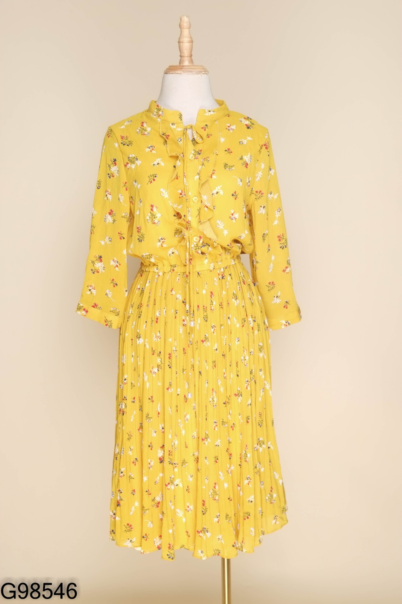 Váy vàng dáng dài họa tiết hoa nhí