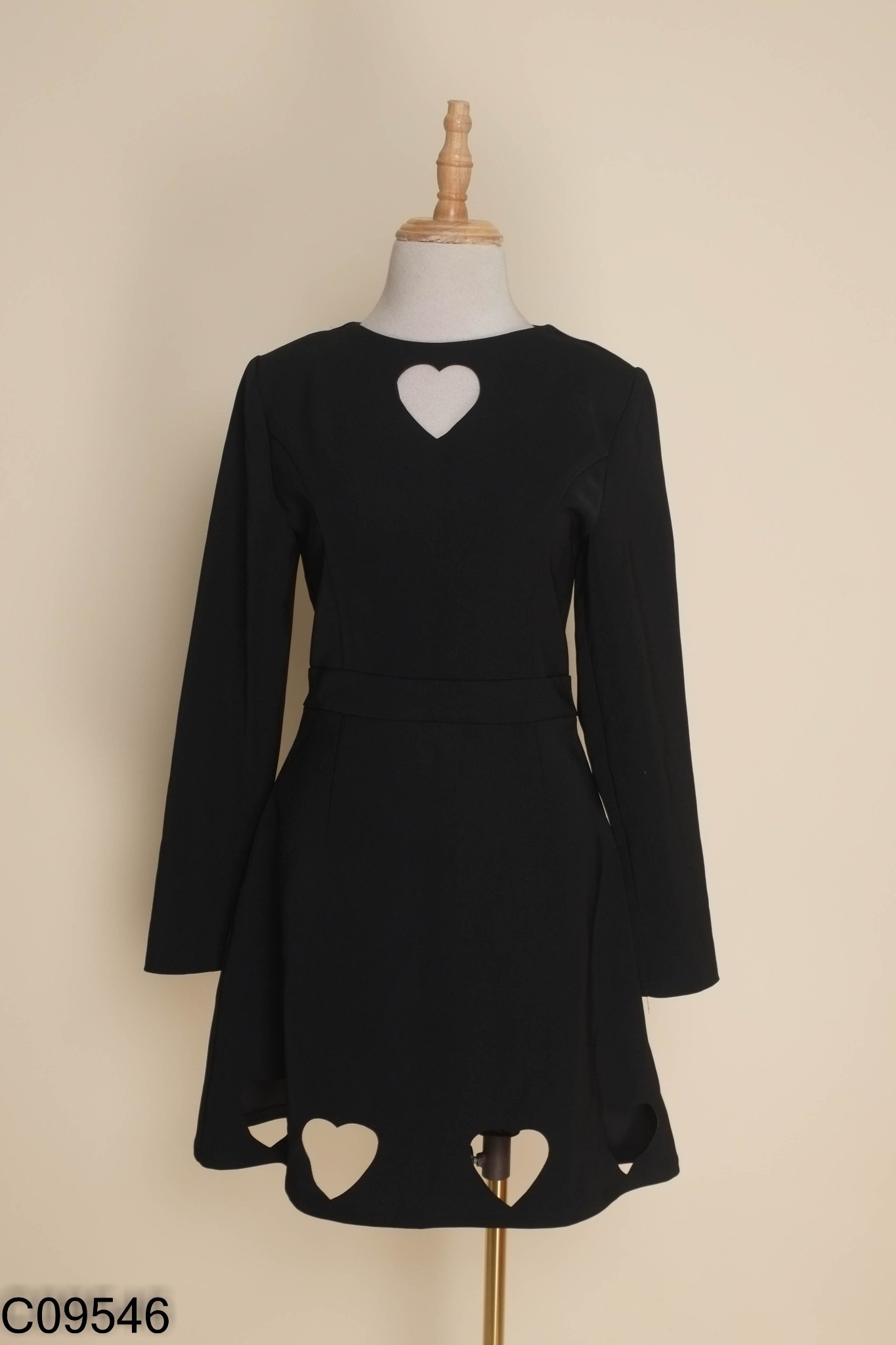 Váy đen dài tay CHARM BY TEA