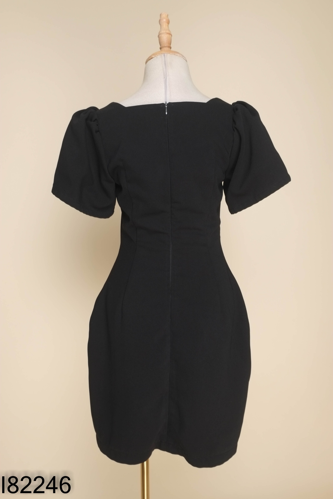 Váy đen TRENDY APPAREL cổ vuông