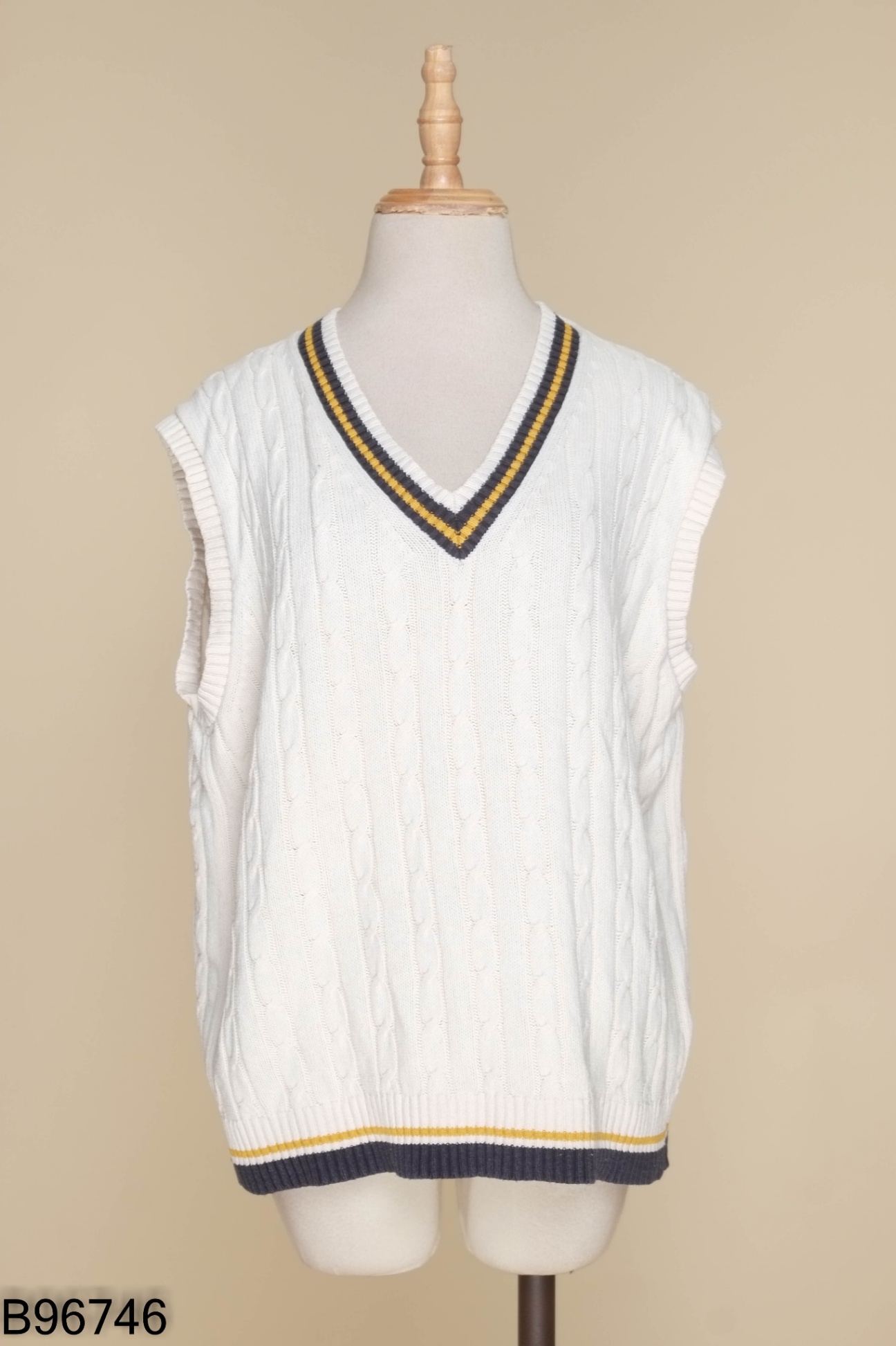 Áo gile UNIQLO be viền vàng