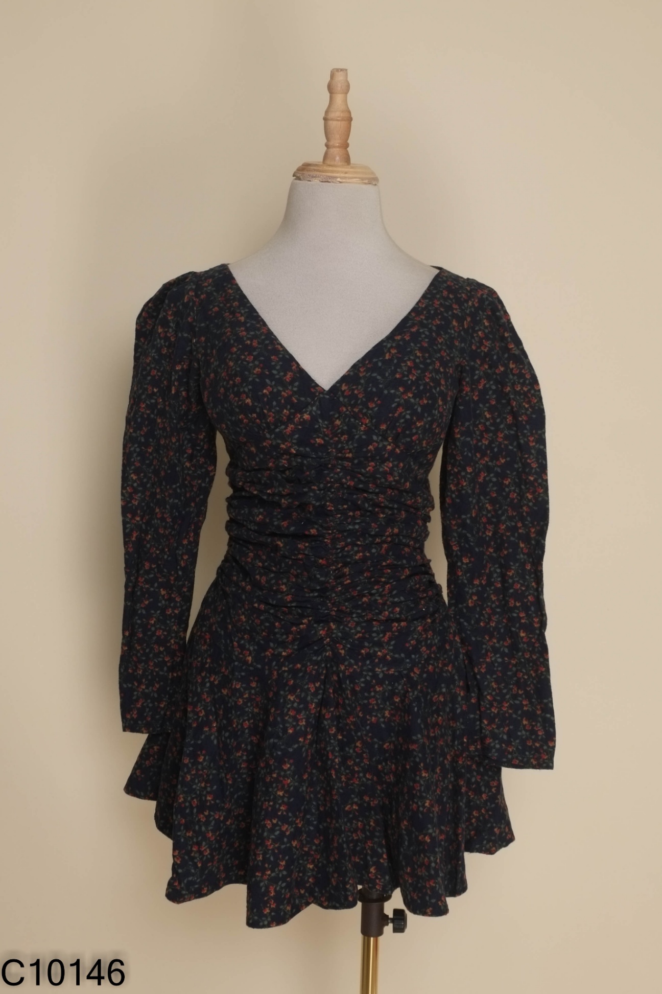 Váy xanh bo ngực họa tiết hoa