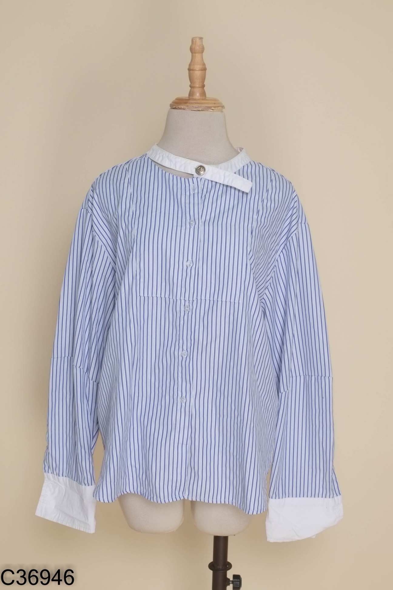 Áo sơ mi xanh kẻ trắng