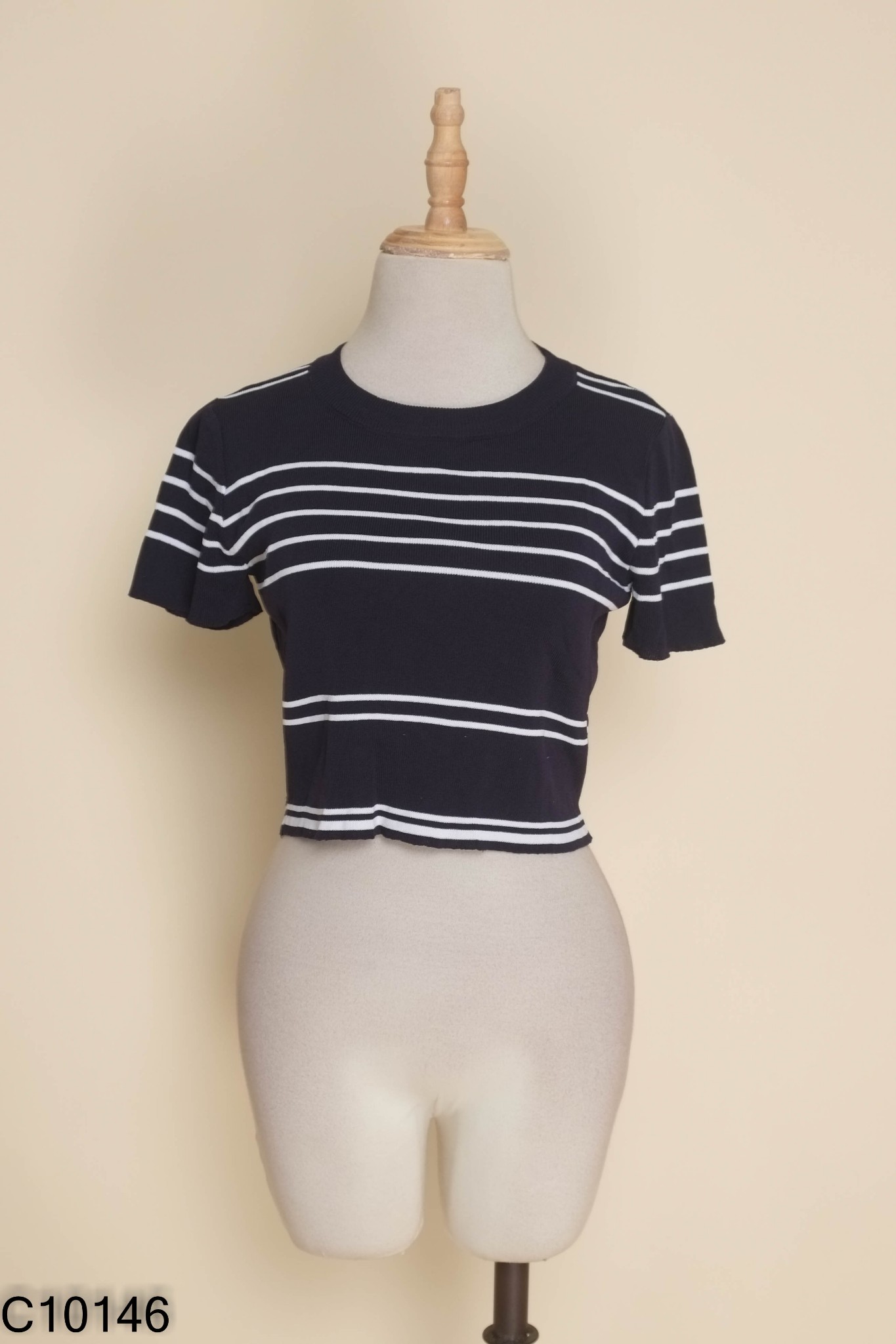 Áo thun len xanh kẻ trắng