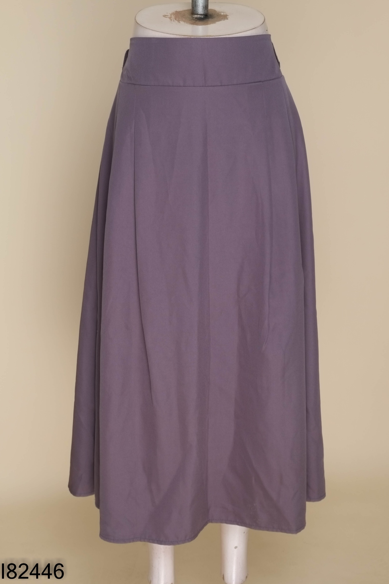 Chân váy xám dài xếp ly