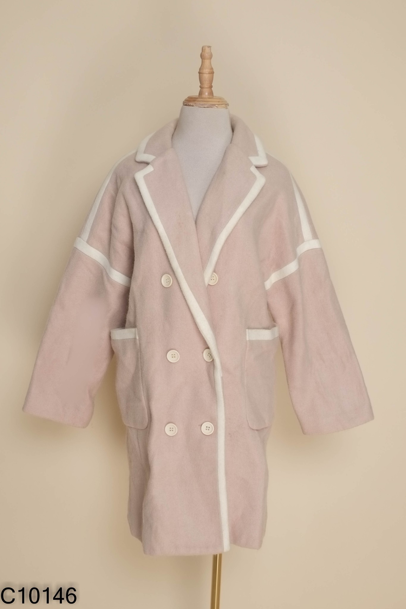 Áo khoác dạ hồng viền be