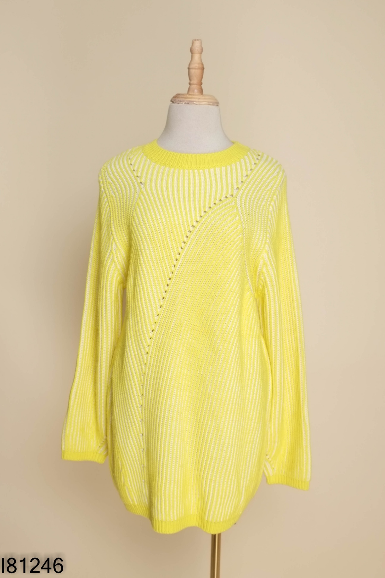 Áo len vàng cổ tròn