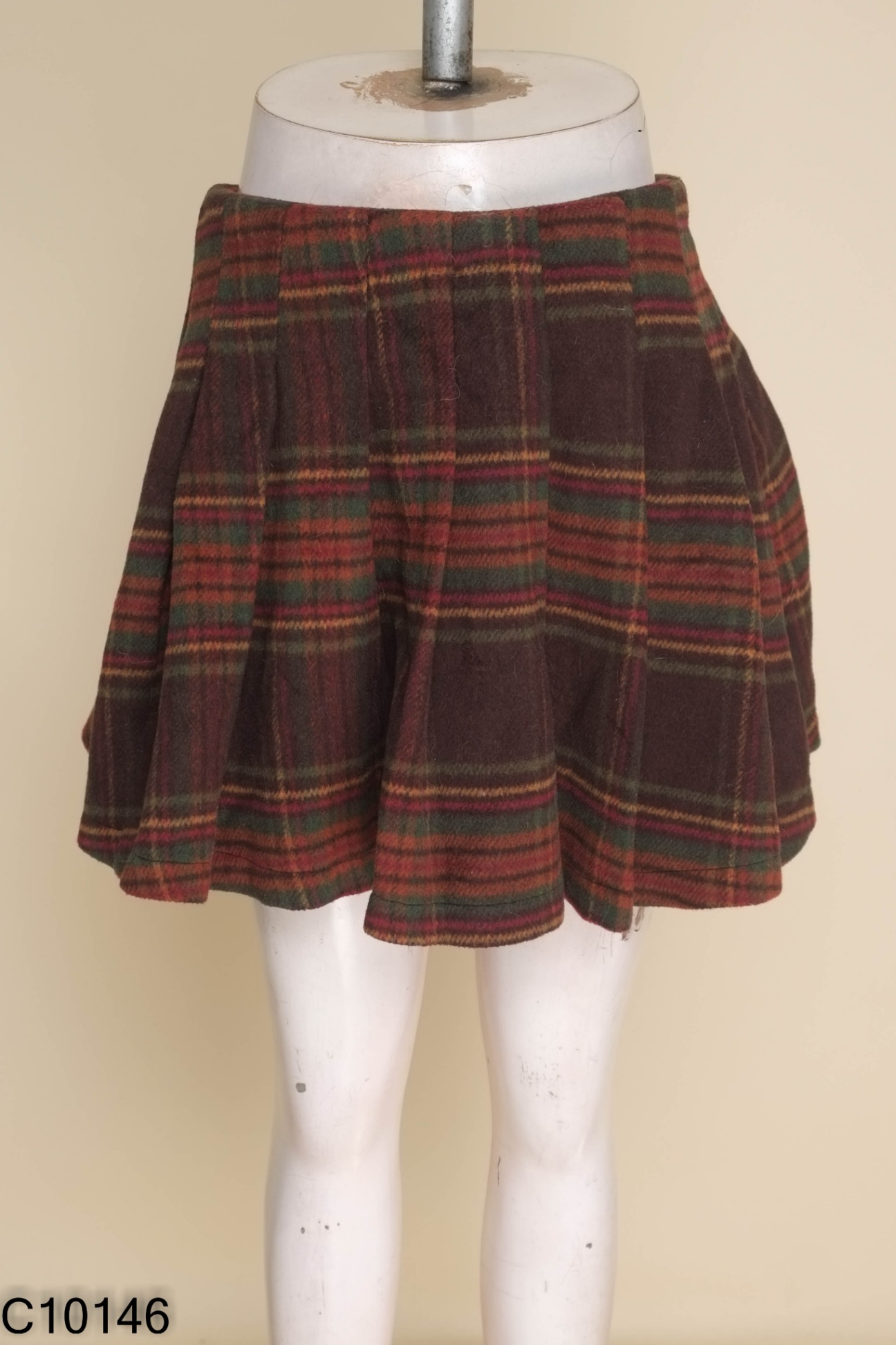 Chân váy đỏ rêu kẻ