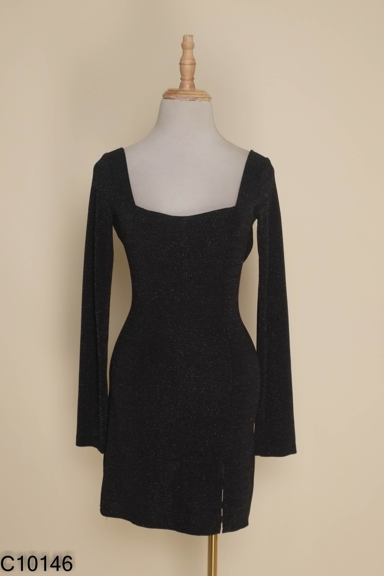 Váy đen len phối lưới