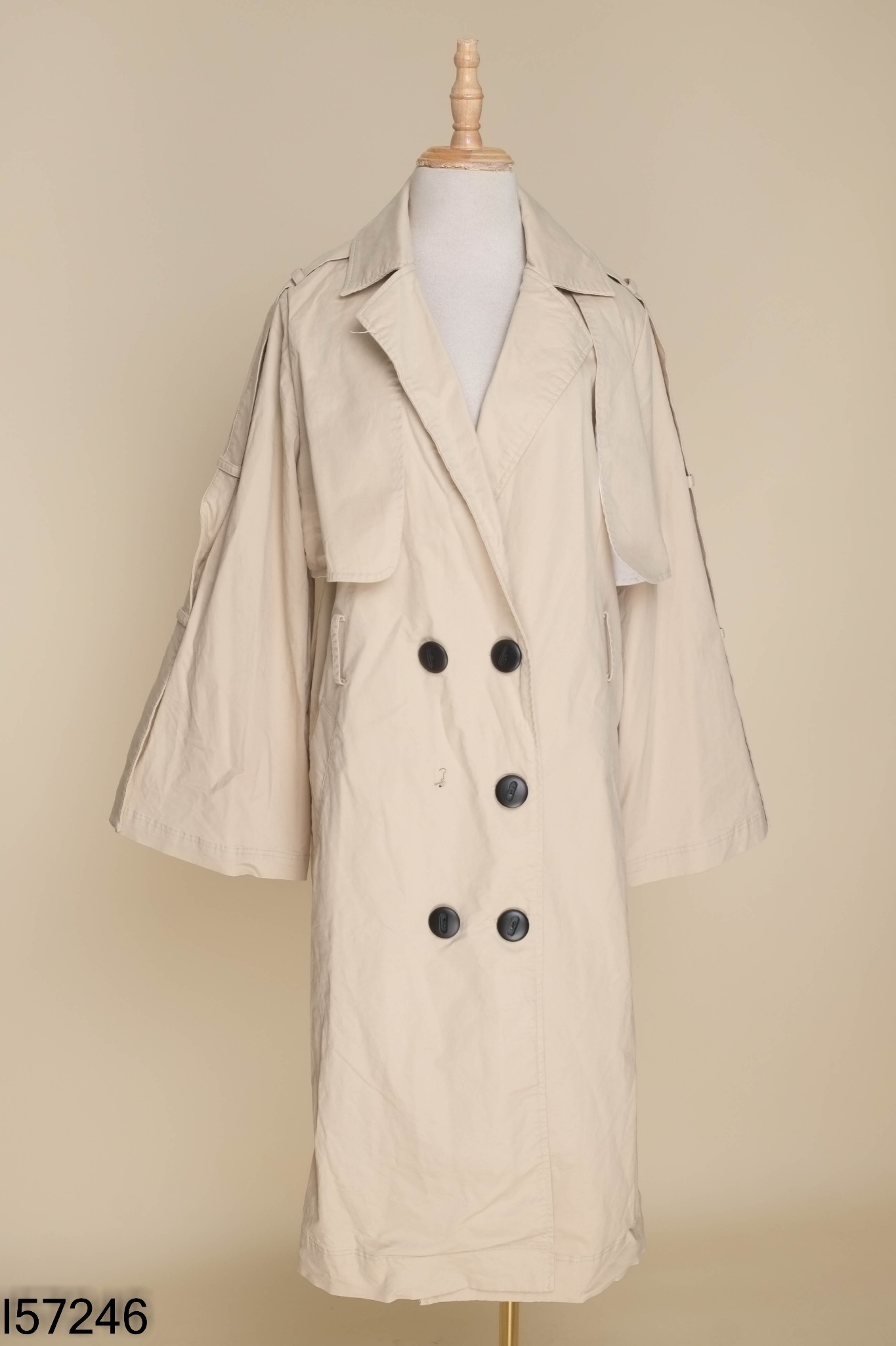 Áo khoác ELISE kaki be dài (mất 1 cúc)