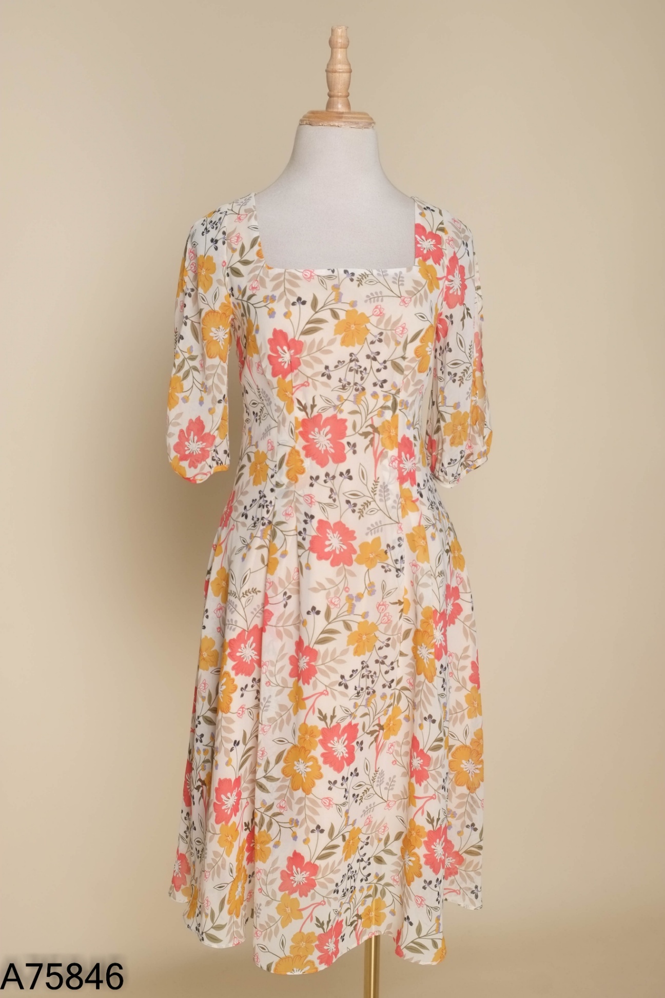 Váy be hoa LÉP cổ vuông