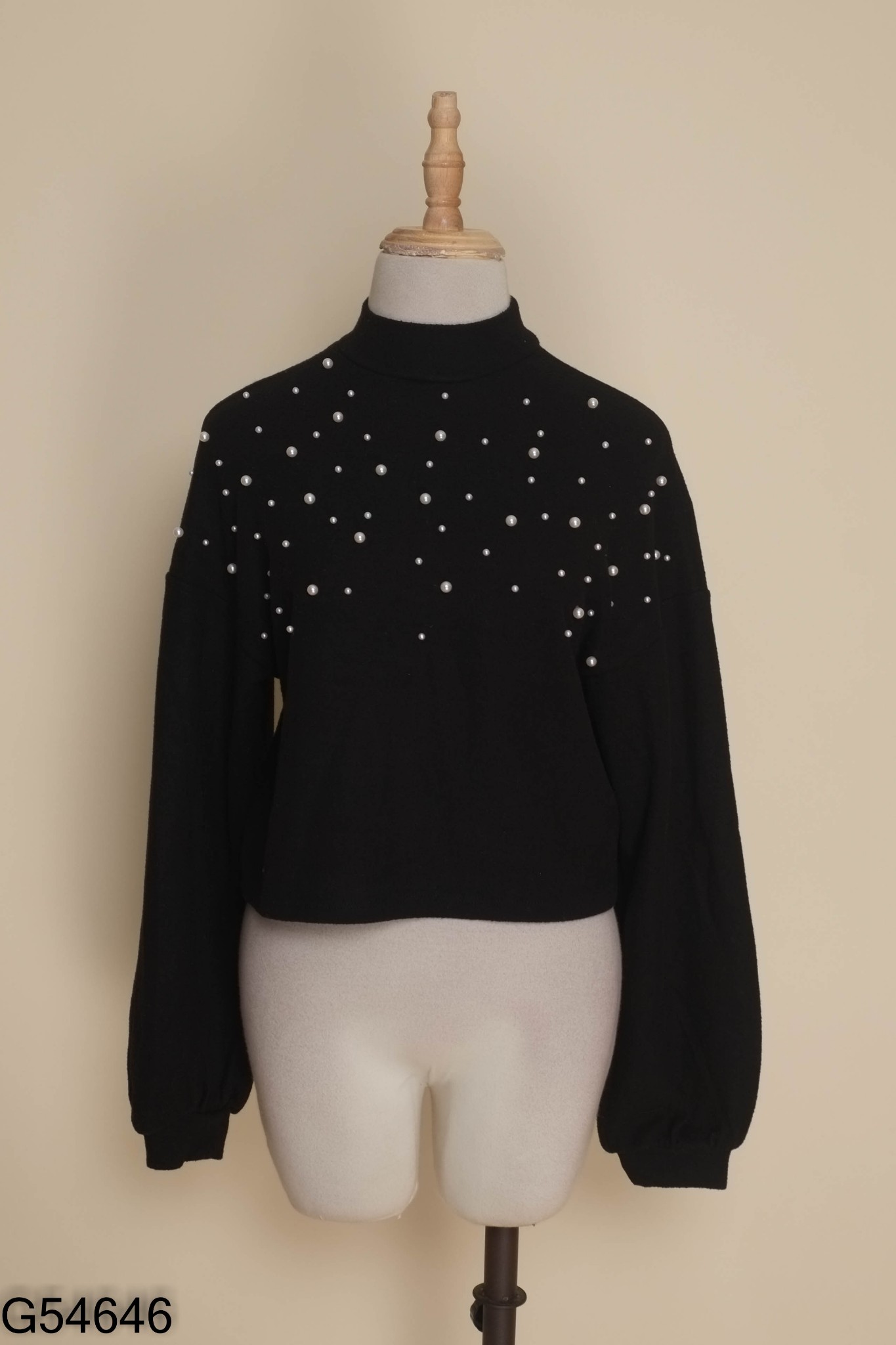 Áo len HM đen đính ngọc