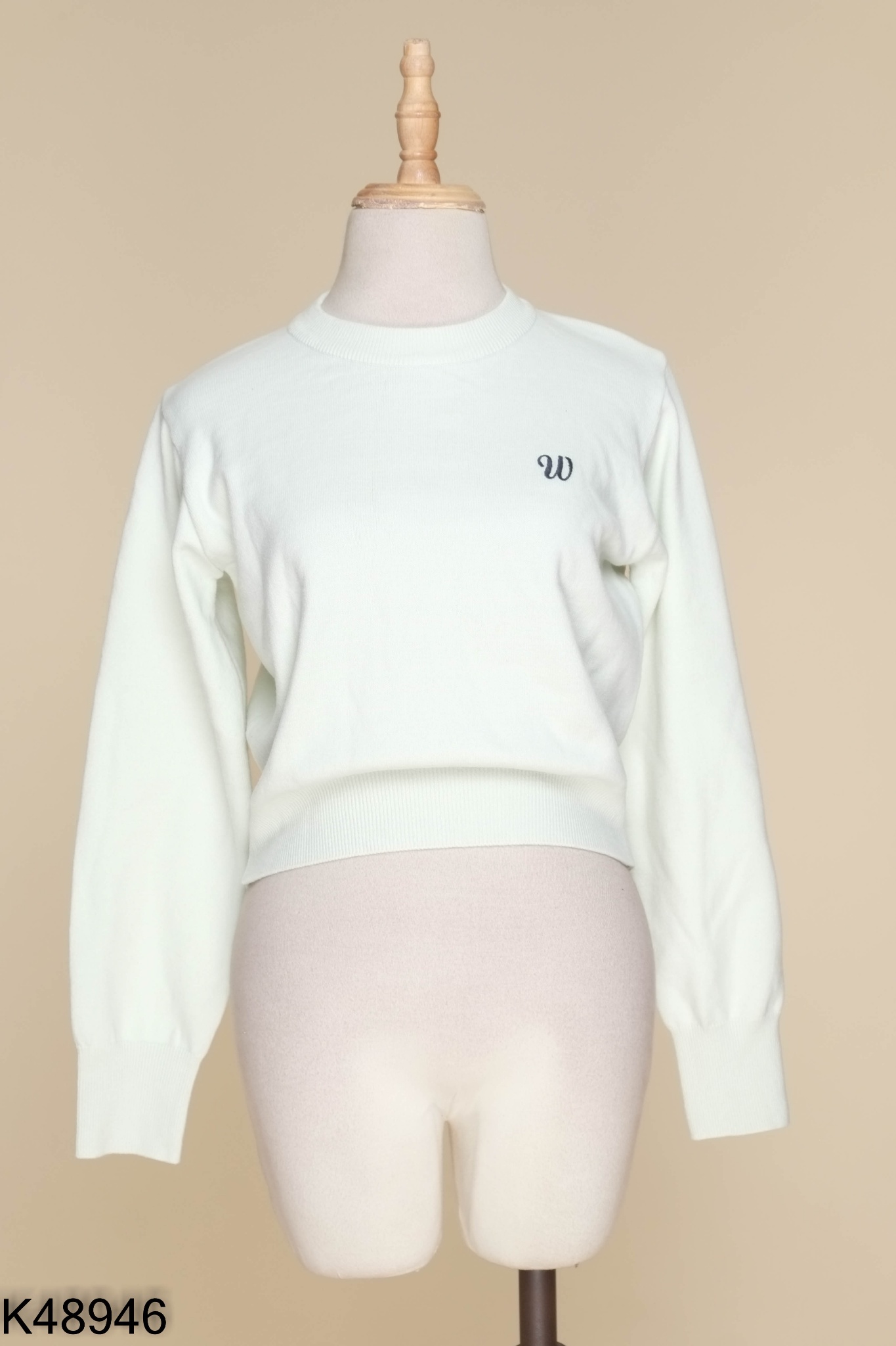 Áo len xanh mint thêu chữ