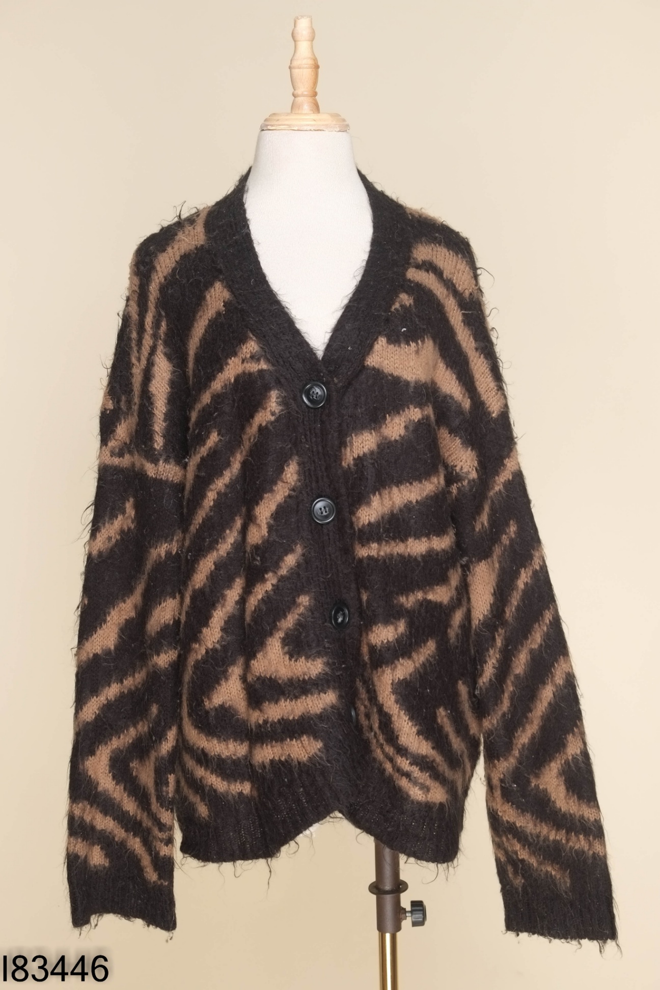 Áo cardigan nâu phối đen